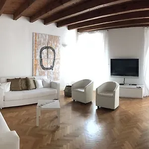 https://quarenghi16.it-lombardy.com